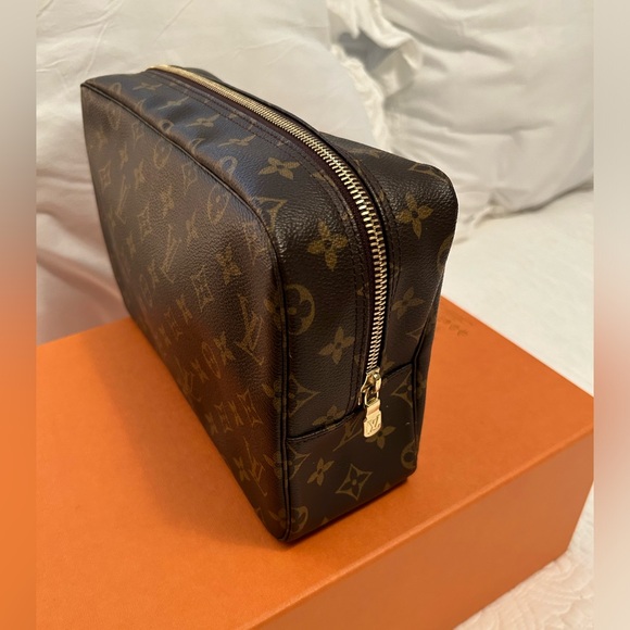 Louis Vuitton Handbags - Authentic Clean Louis Vuitton Monogram Trousseau 🥰